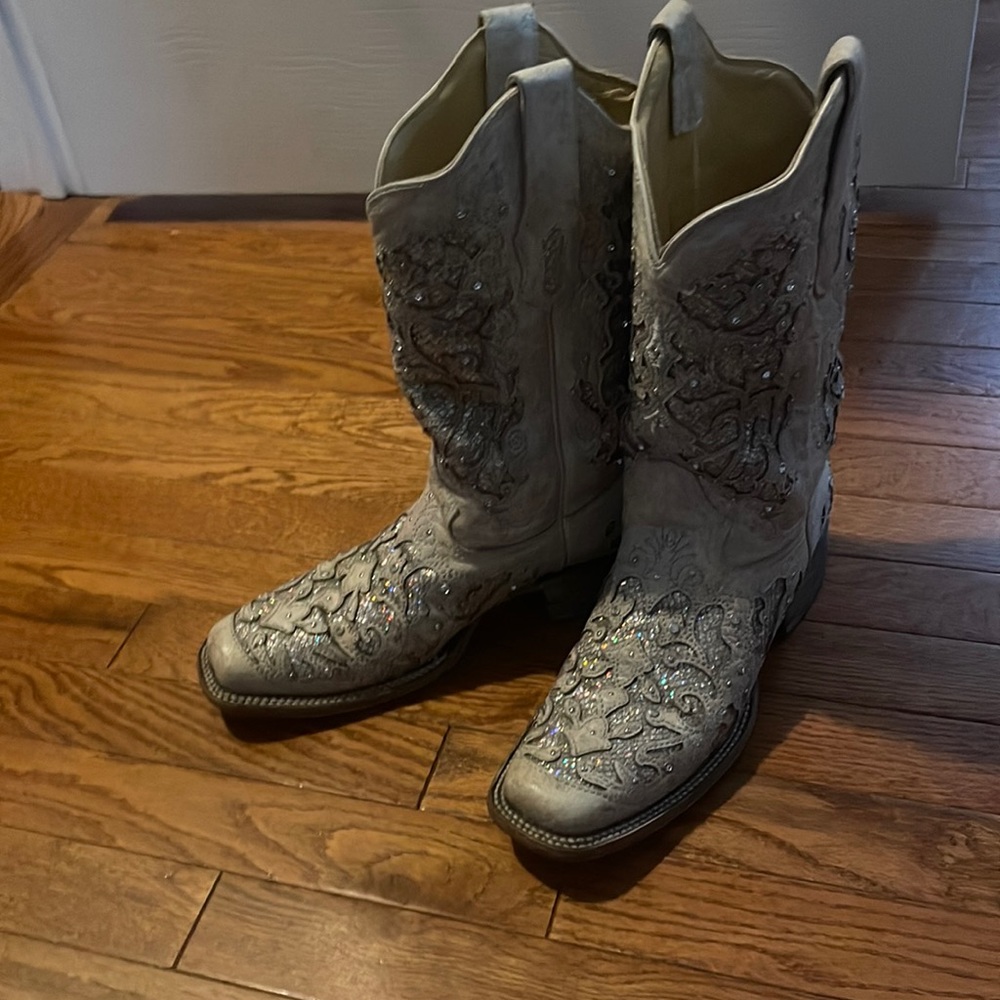 Women’s corral cowboy boots